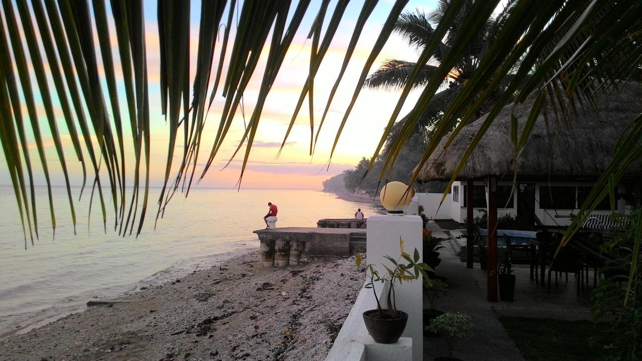 Bamboo Beachhouse Dormitory Garcia Hernandez Exterior foto