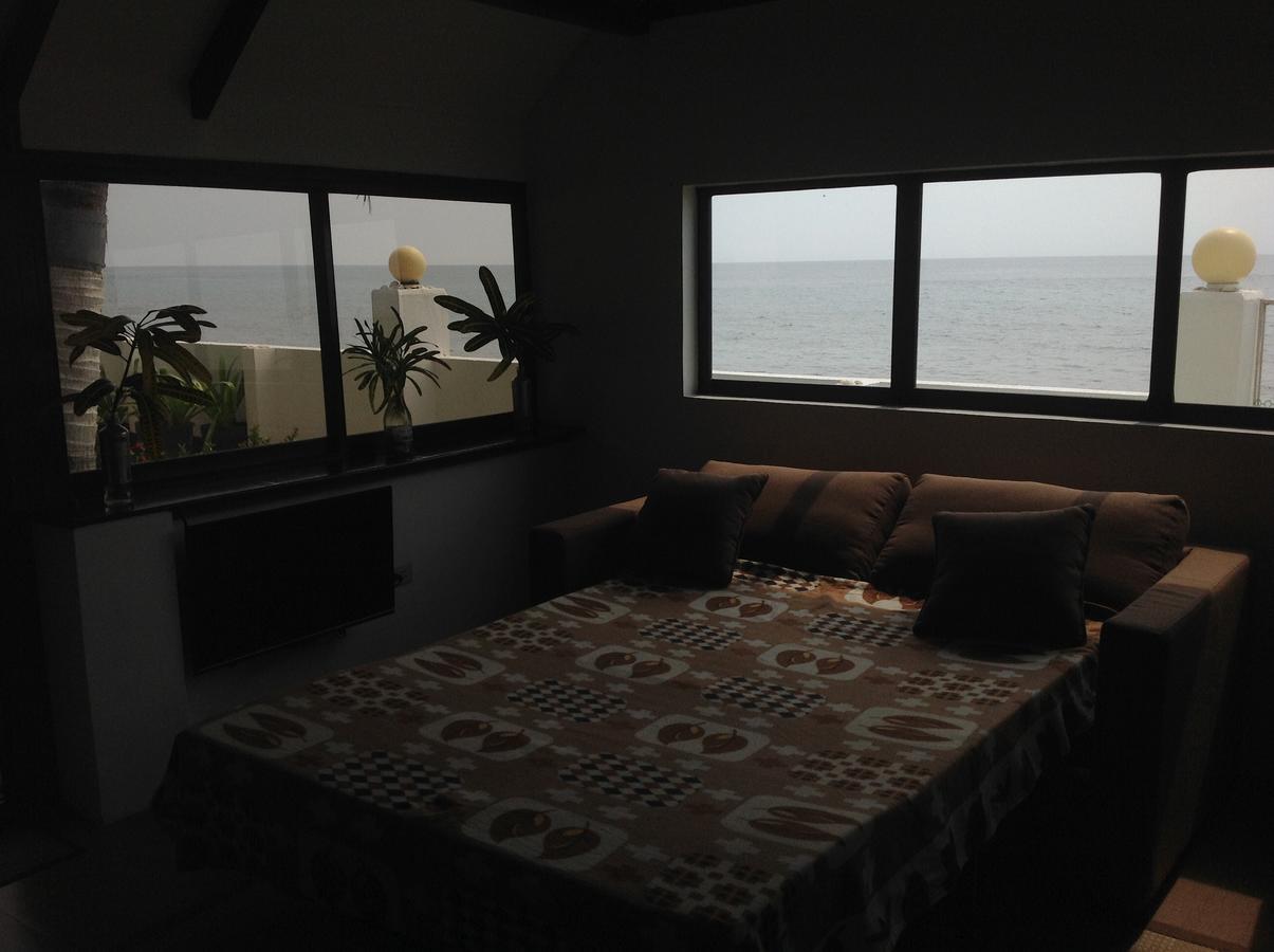 Bamboo Beachhouse Dormitory Garcia Hernandez Exterior foto